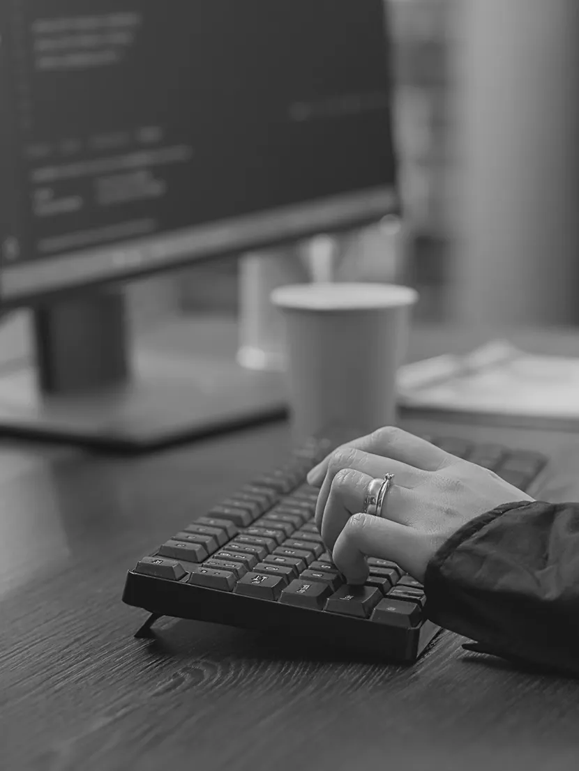 webコーダーが作業している風景